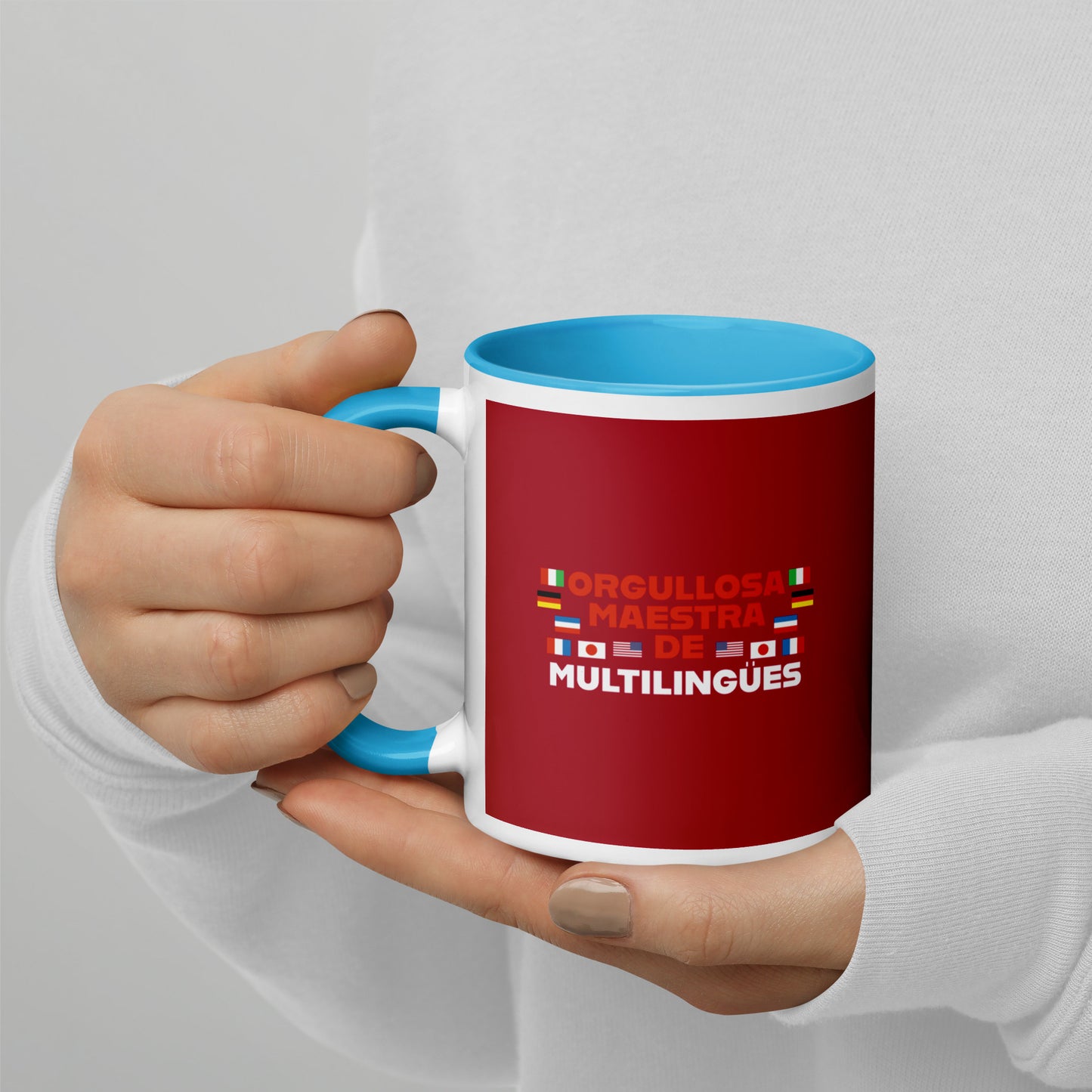 Taza de profesor multilingüe con interior de color.