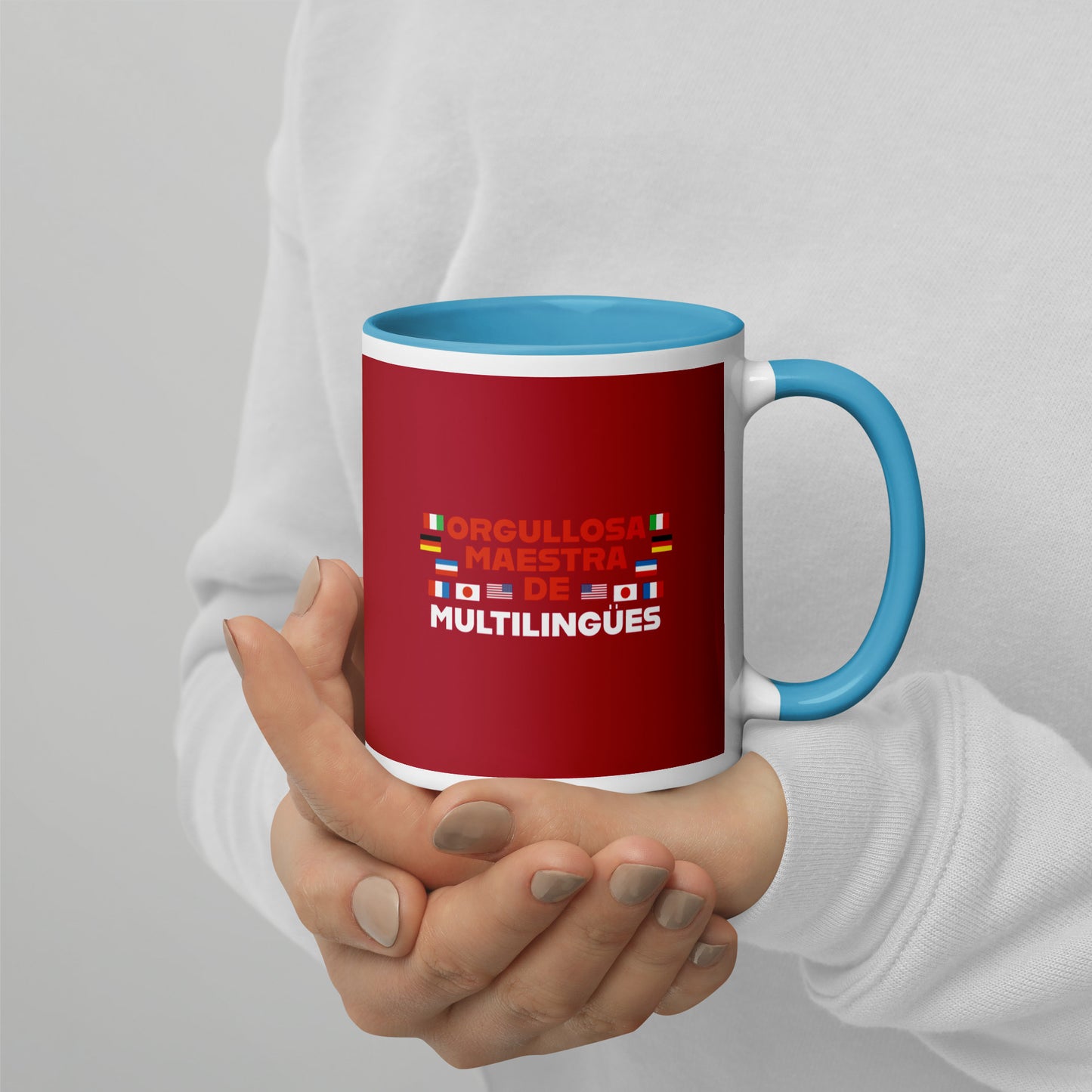 Taza de profesor multilingüe con interior de color.