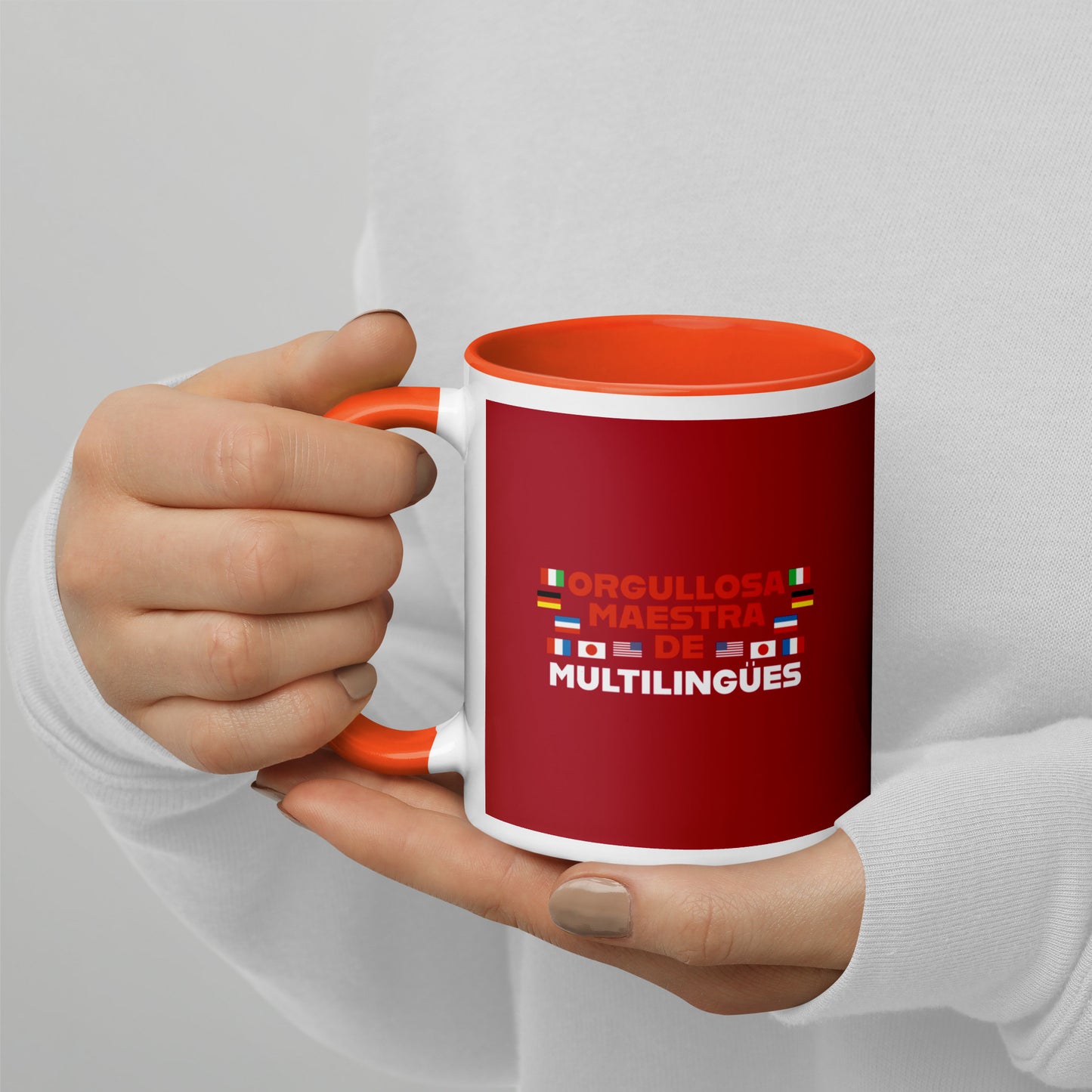 Taza de profesor multilingüe con interior de color.