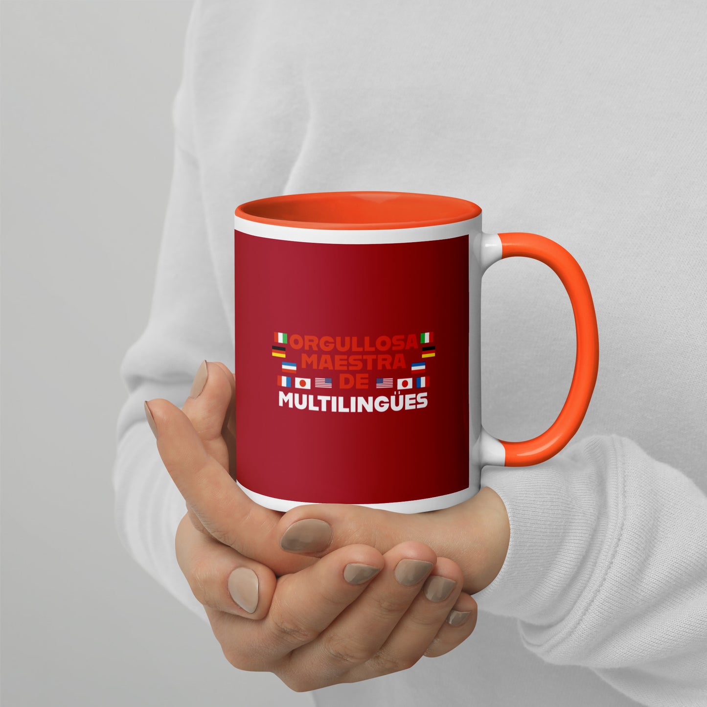Taza de profesor multilingüe con interior de color.