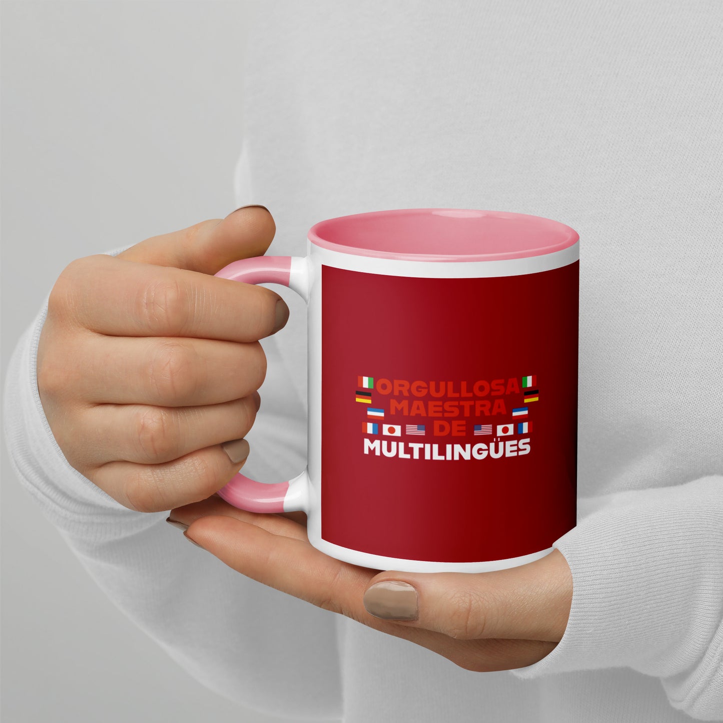 Taza de profesor multilingüe con interior de color.