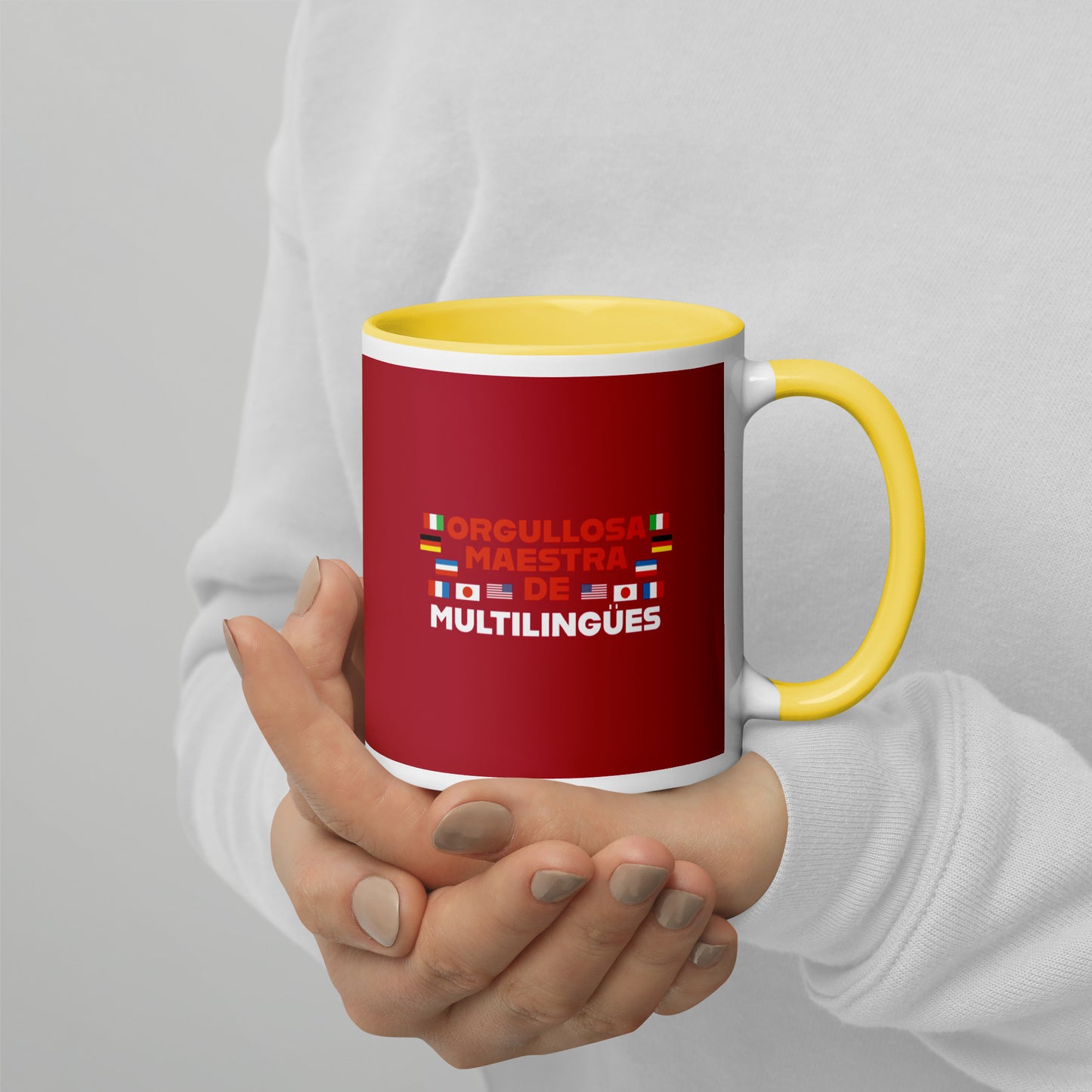Taza de profesor multilingüe con interior de color.